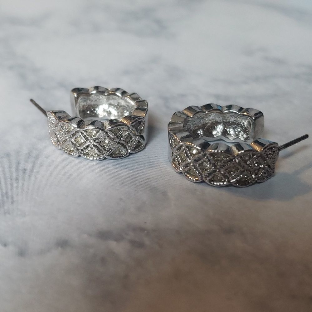 Avon Faux Diamonds Earrings‎